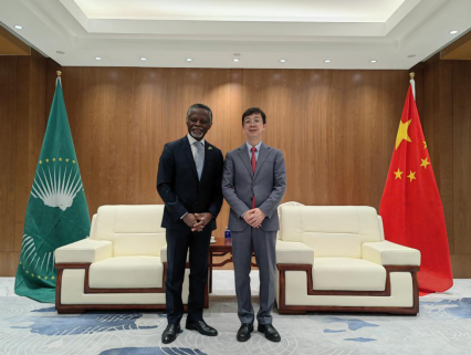 20250908驻非盟使团团长蒋烽大使会见联合国驻非盟办事处主任.png